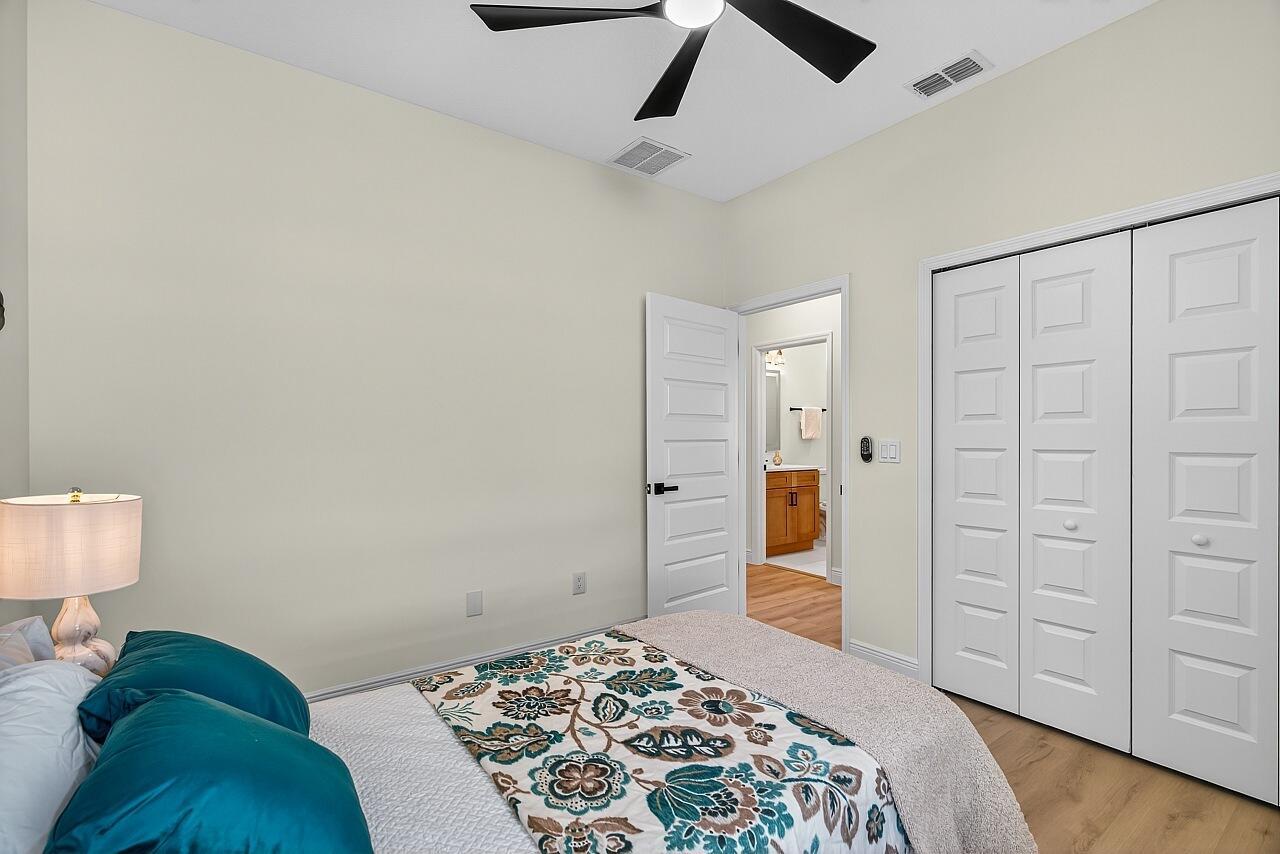 VERO LAKE ESTATES UNIT H- - Residential