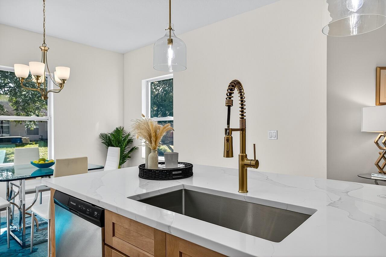 VERO LAKE ESTATES UNIT H- - Residential