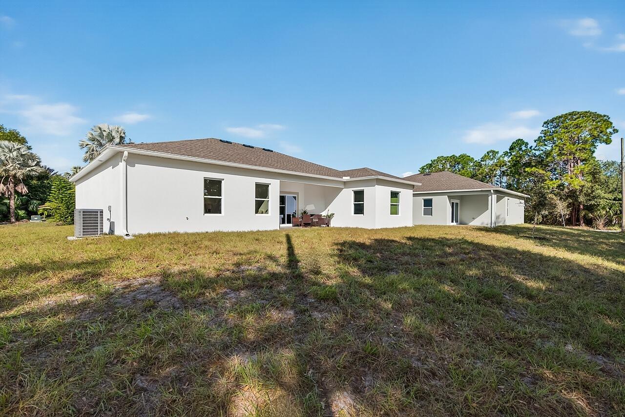 VERO LAKE ESTATES UNIT H- - Residential