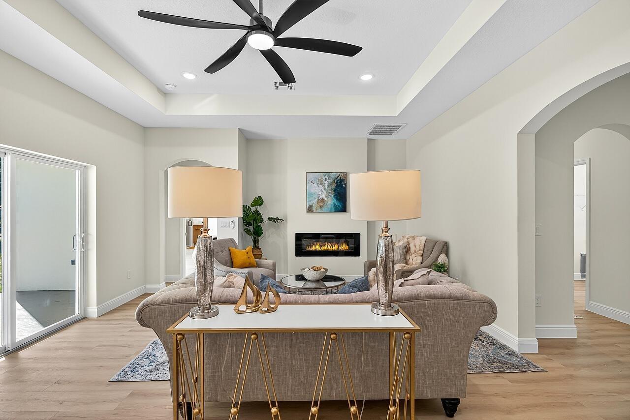 VERO LAKE ESTATES UNIT H- - Residential