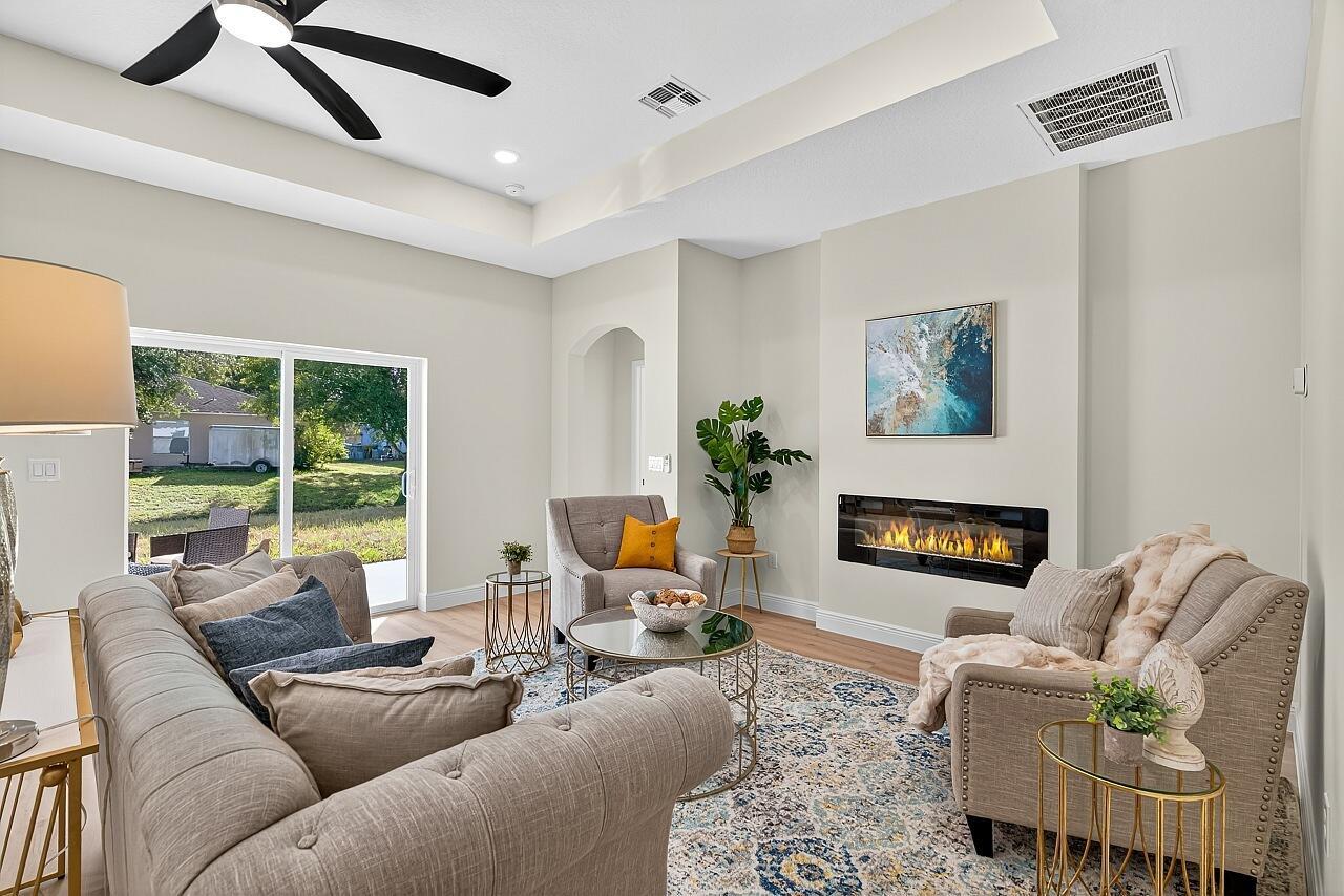 VERO LAKE ESTATES UNIT H- - Residential