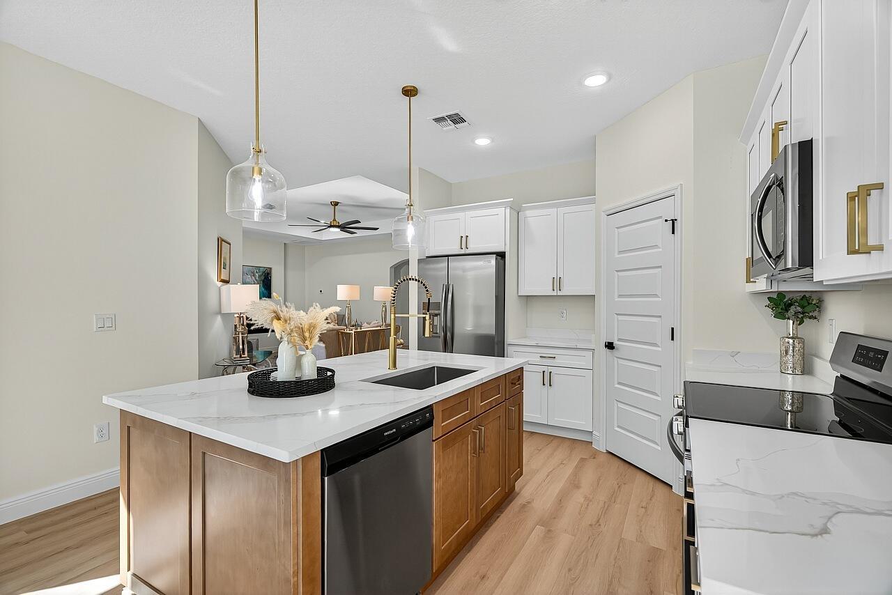 VERO LAKE ESTATES UNIT H- - Residential