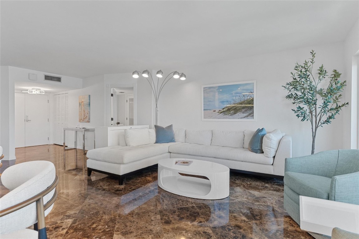 SOUTHPOINT - Residential