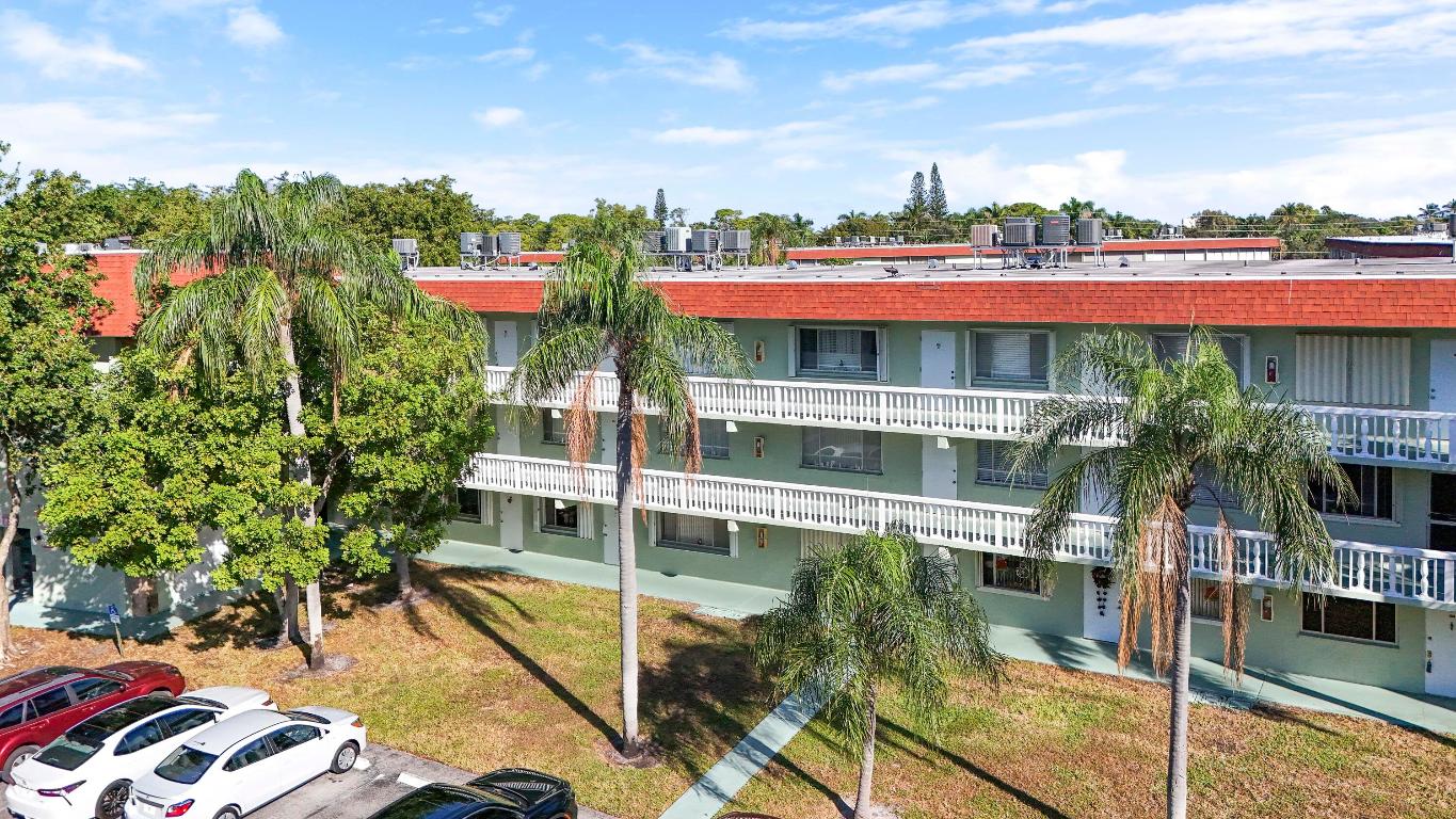 REGAL PALMS EATON CONDO - Residential