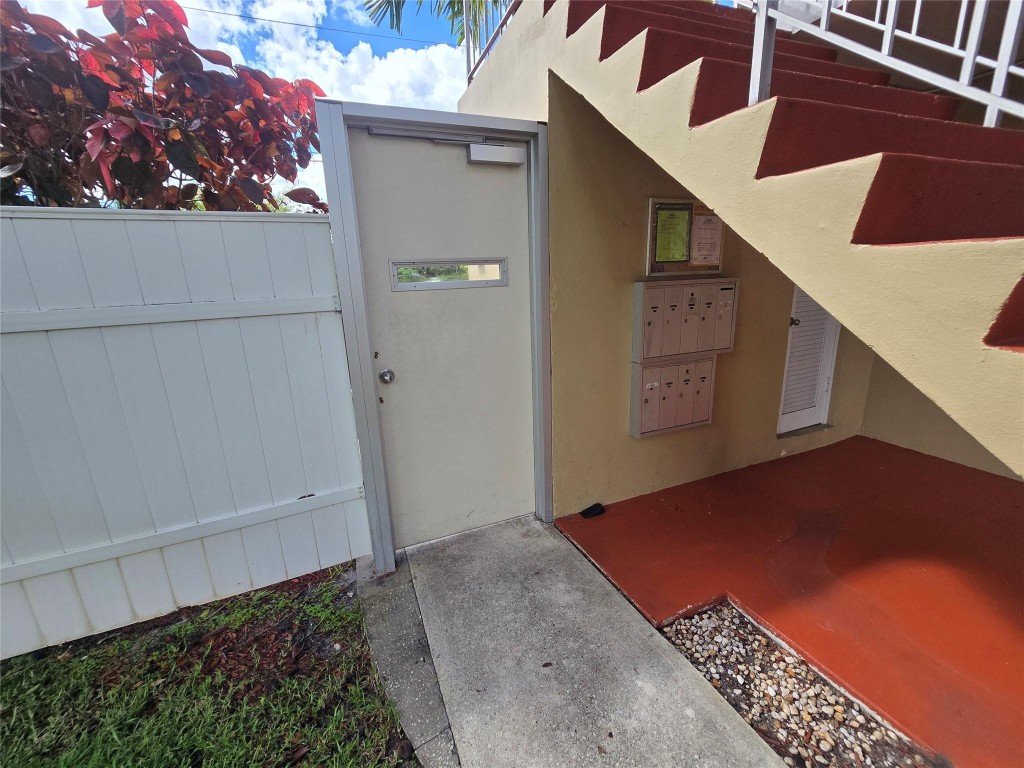 305 NE 16th Street B7