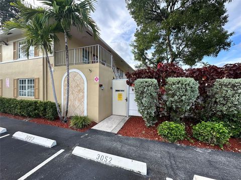 Photo of 305 NE 16th St #B7, Fort Lauderdale, FL 33304 (MLS # F10534131) Photo of 305 NE 16th St #B7, Fort Lauderdale, FL 33304 (MLS # F10534131)