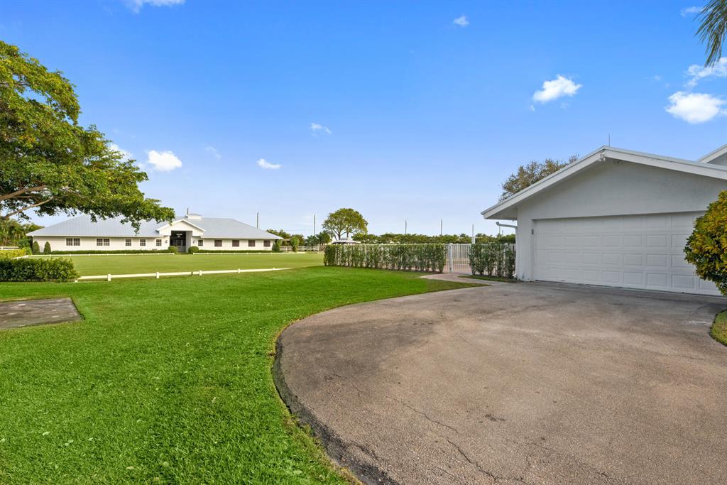 PALM BEACH POINT - Residential