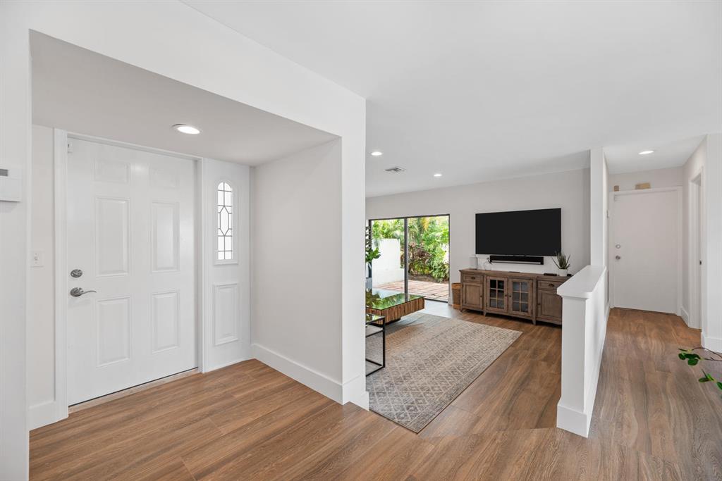 PALM BEACH POINT - Residential