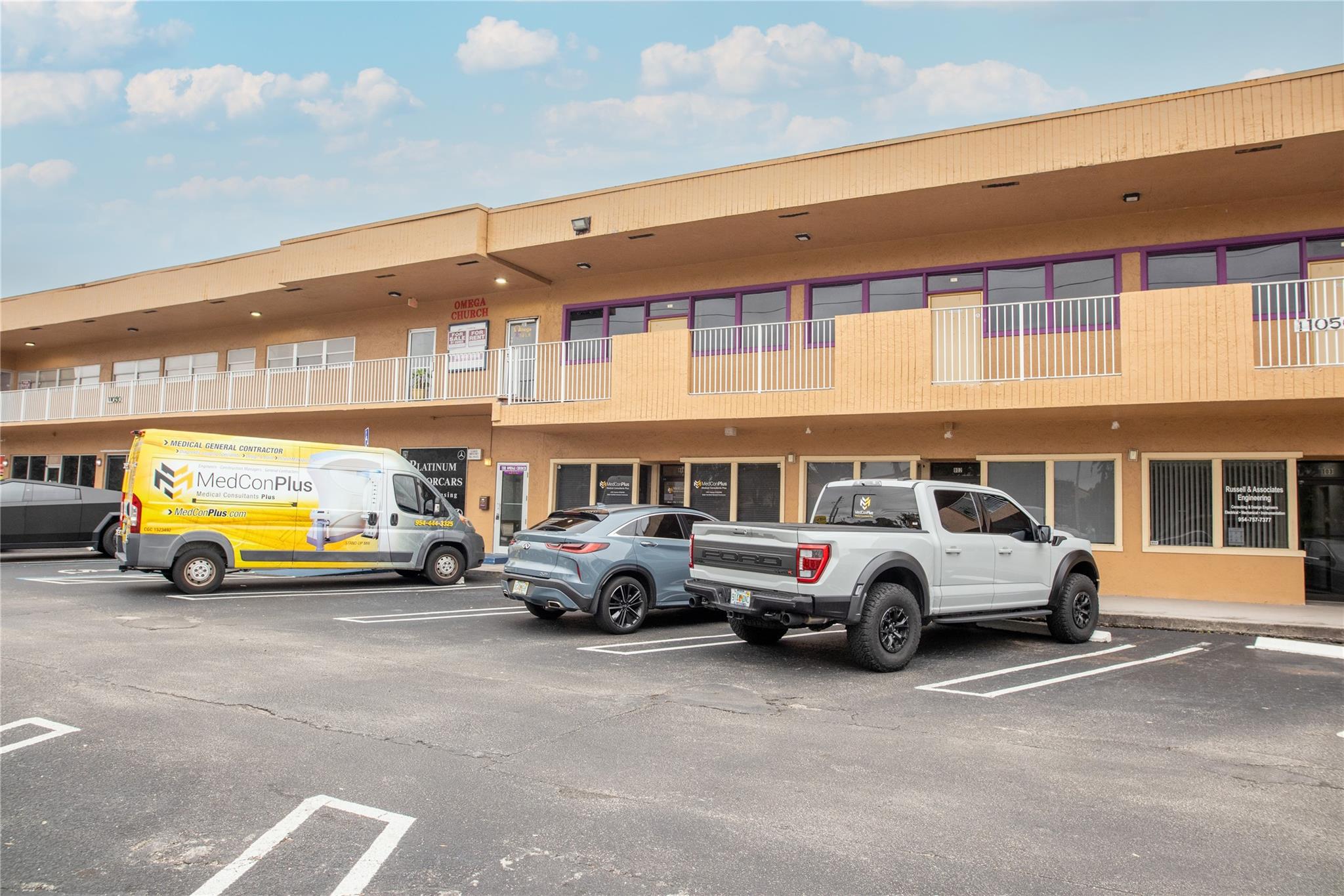 1238 S.F 1st Floor Store Front Unit With Warehouse + Loading Door & Plenty Of Traffic Exposure. Unit Has 5 Offices, Waiting Area, Private Kitchenette & Private Bathroom. Current Zoning Is B-3. Rent Includes CAM: Water, Garbage & Sewage. This Is A Must See. Bring Your Offer Today!