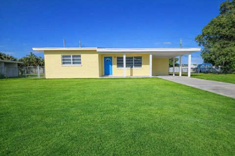 Photo of 116 NE Entrada Avenue, Port Saint Lucie, FL 34952 (MLS # B26008440)