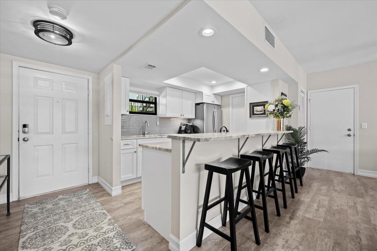 The Perfect One Bedroom for Season! Located in prestigious Palm Beach Polo including fabulous amenities..community pool steps away, fitness center, tennis/pickleball center and two community restaurants. This unit is just minutes from WEF, Global Dressage and all shops and restaurants. It is also only 20 minutes from downtown WPB and 30 minutes to Palm Beach. Flat Utility fee of $200/month.