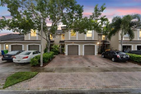 9016 NW 55th St Sunrise FL 33351