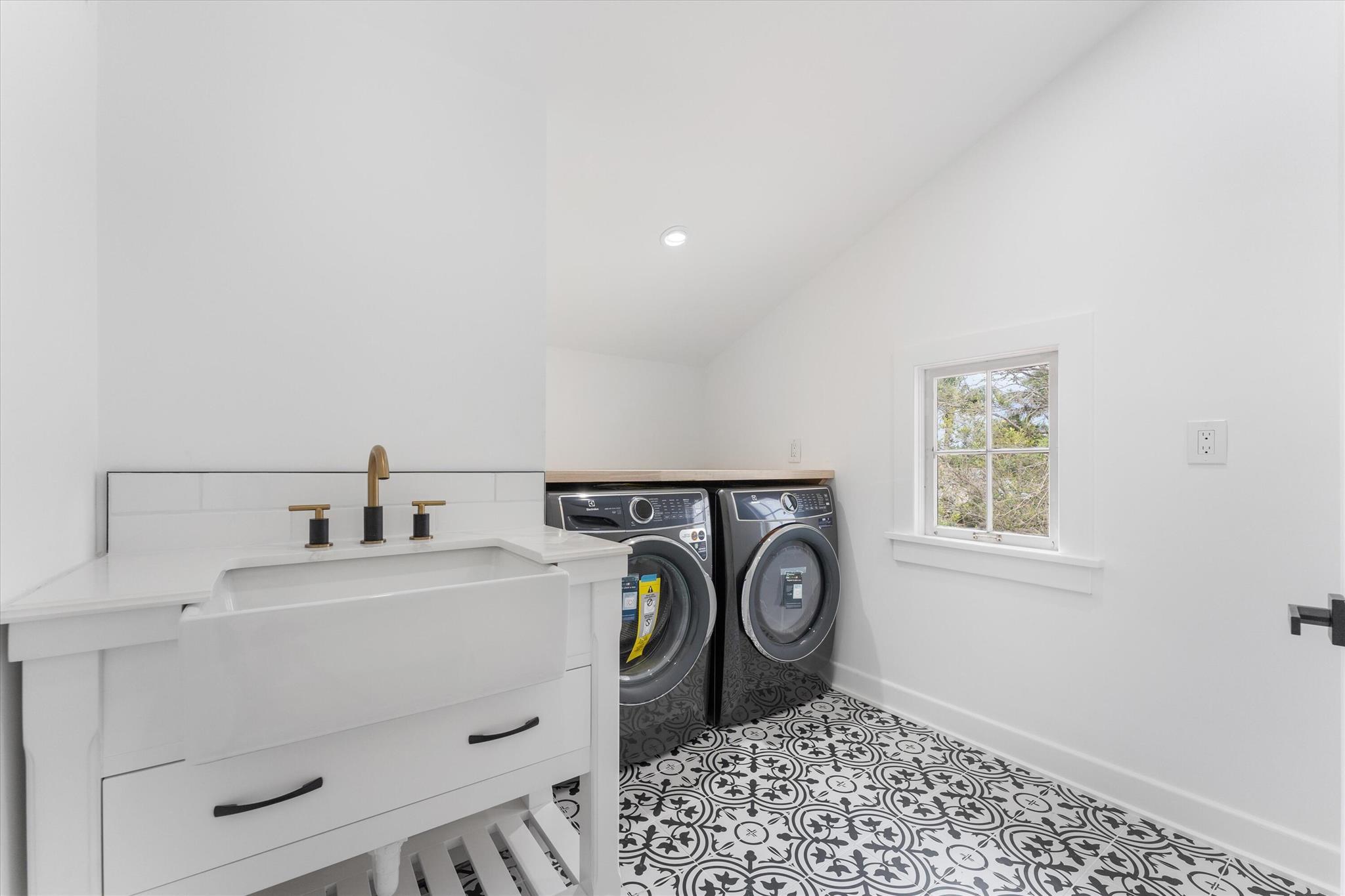 S/D OF 8-46-43 - Residential