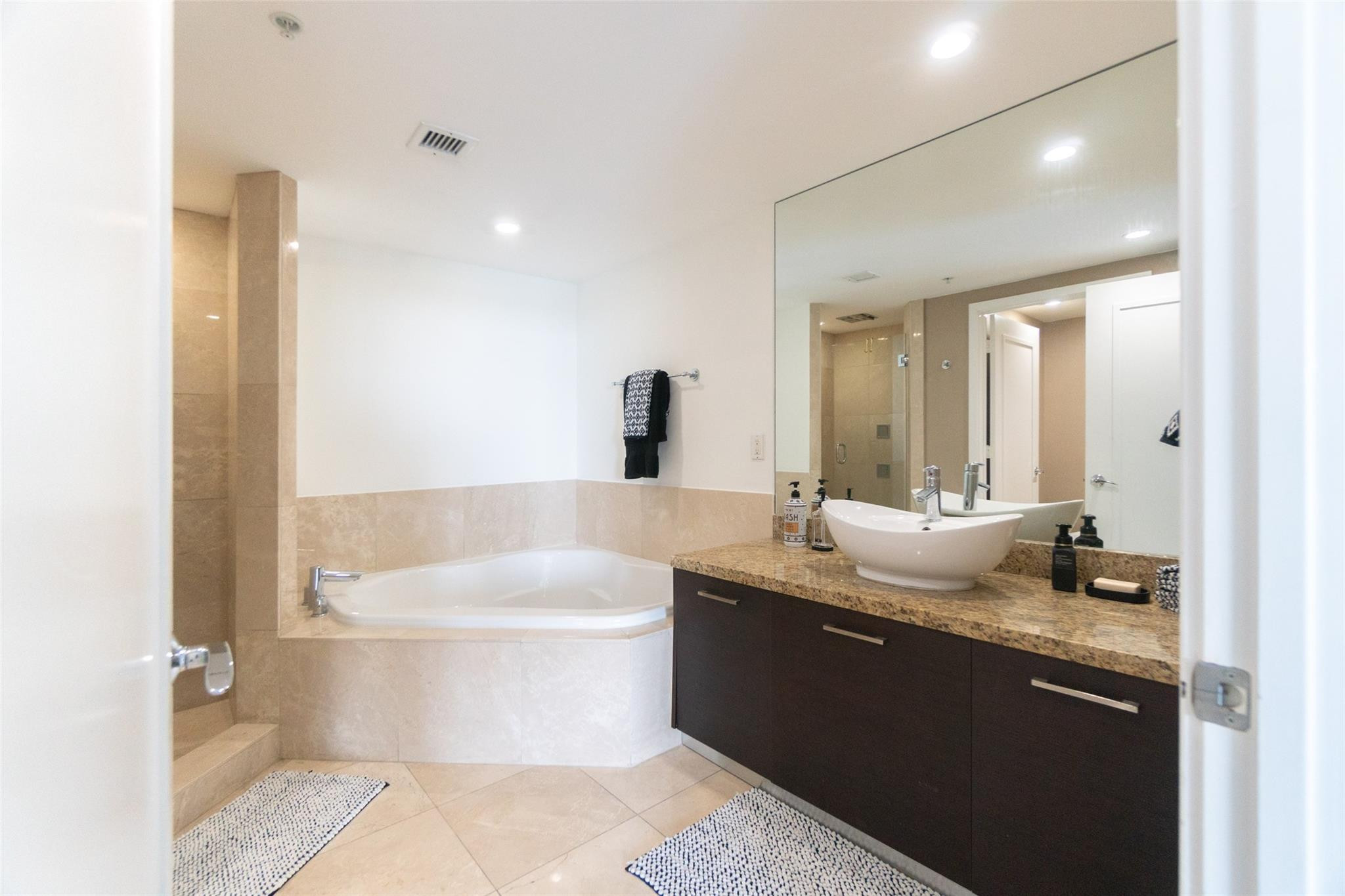 Riva Bay Harbor Cond - Residential