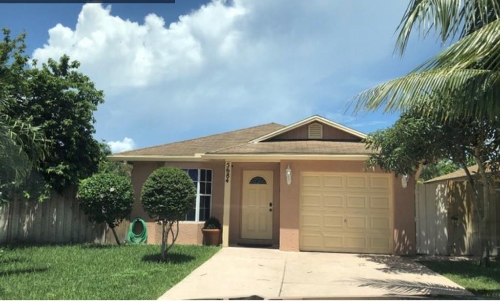 Corner home, 2/2 plus garage. Ceramic tile throughout, newer appliances, fenced yardLandlord will pay for landscaping throughout the term of the lease