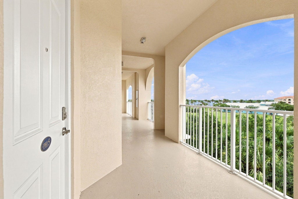 Photo of 34 HARBOUR ISLE Drive W #PH05, Fort Pierce, FL 34949 (MLS # B26062741)