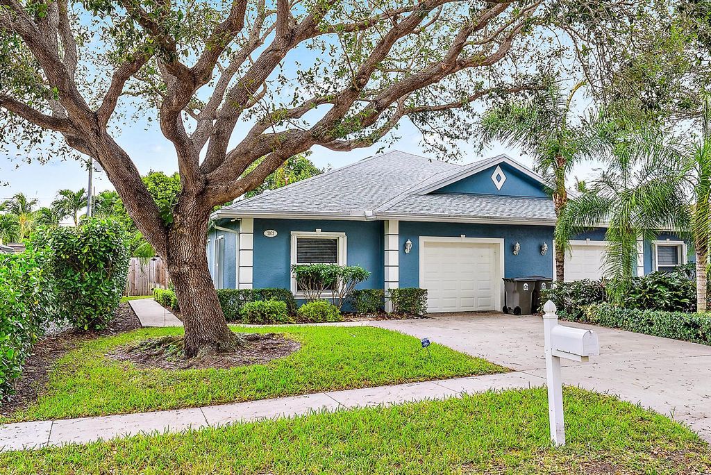 Photo of 2073 Cove Lane, North Palm Beach, FL 33408 (MLS # R10935982)