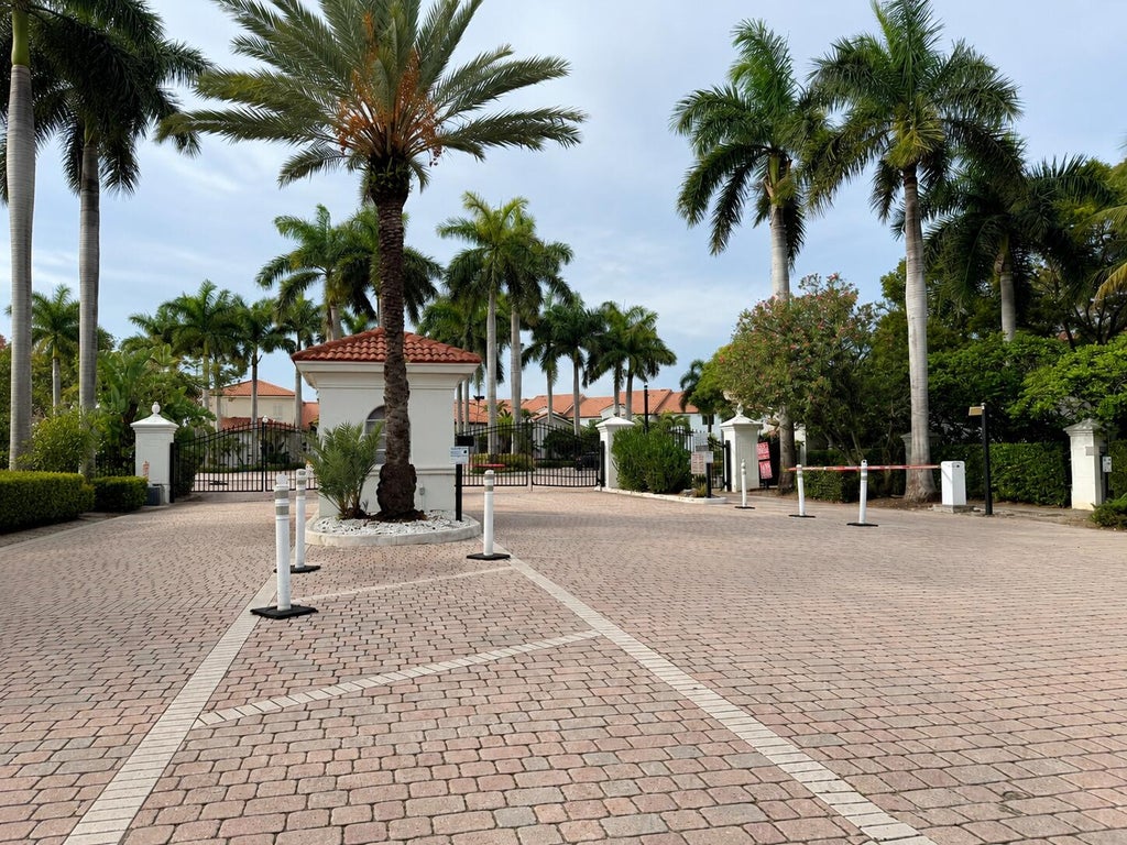 Photo of 106 VILLA Circle #106, Boynton Beach, FL 33435 (MLS # B26067217)
