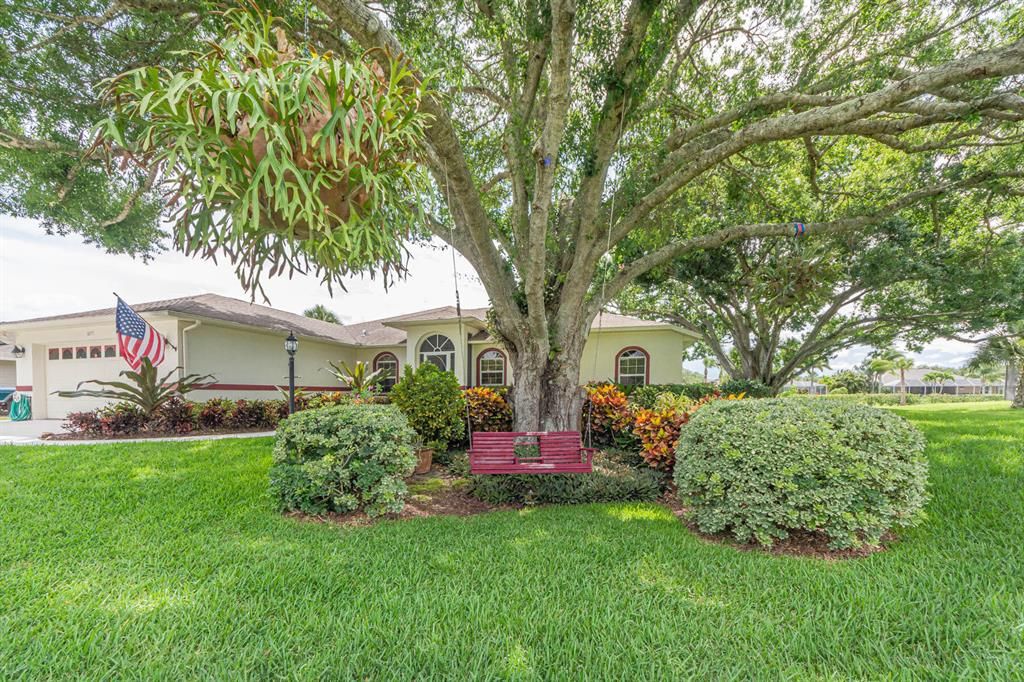 Photo of 1055 47th Avenue SW, Vero Beach, FL 32968 (MLS # R10724705)