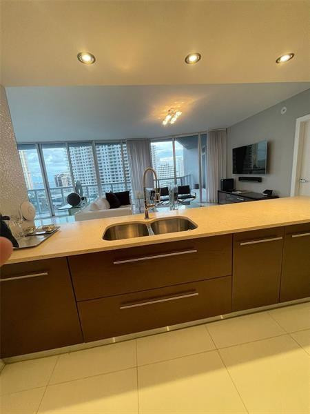 465 Brickell Avenue 1201