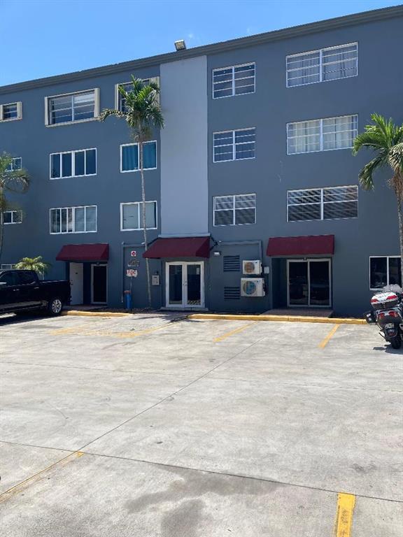 Spacious 2 bedrooms and 2 bathrooms but with the possibility to make a 3rd bedroom or use as a den. This Apartment has a lot of a natural light, warm and inviting atmosphere. Located just minutes from great stores such as Walmart, Publix, CVS, Costco, restaurants. Plus, you'll have easy access to the main roads like I-95, Turnpike, Sawgrass. Everything is nearby where you can enjoy it.