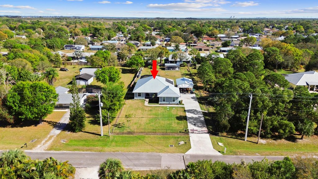 Photo of 5458 Silver Oak Drive, Fort Pierce, FL 34982 (MLS # R11157226)