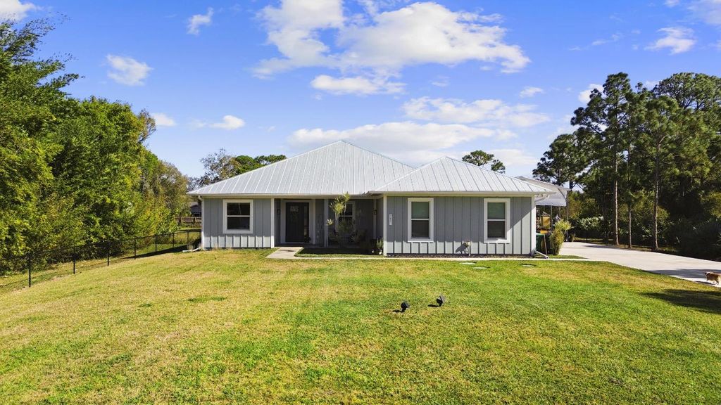 Photo of 5458 Silver Oak Drive, Fort Pierce, FL 34982 (MLS # R11157226)