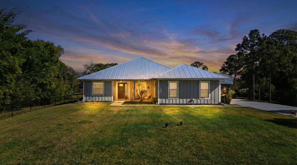 Photo of 5458 Silver Oak Drive, Fort Pierce, FL 34982 (MLS # R11157226)
