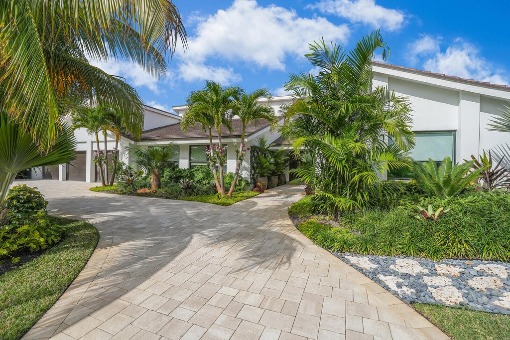 Photo of 4561 Oak Tree Court, Delray Beach, FL 33445 (MLS # R11053663)