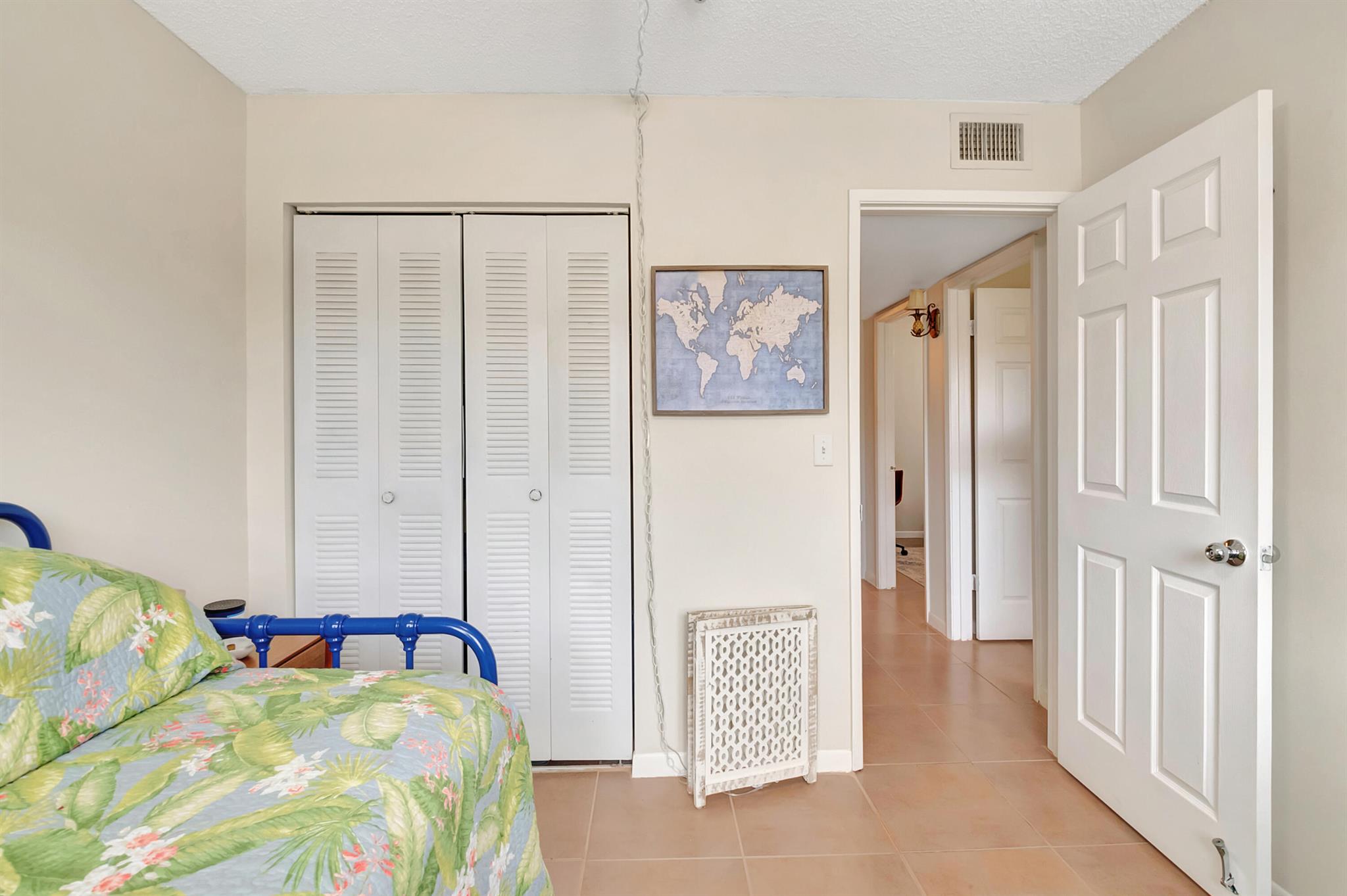 YACHT CLUB ON THE INTRACO - Residential