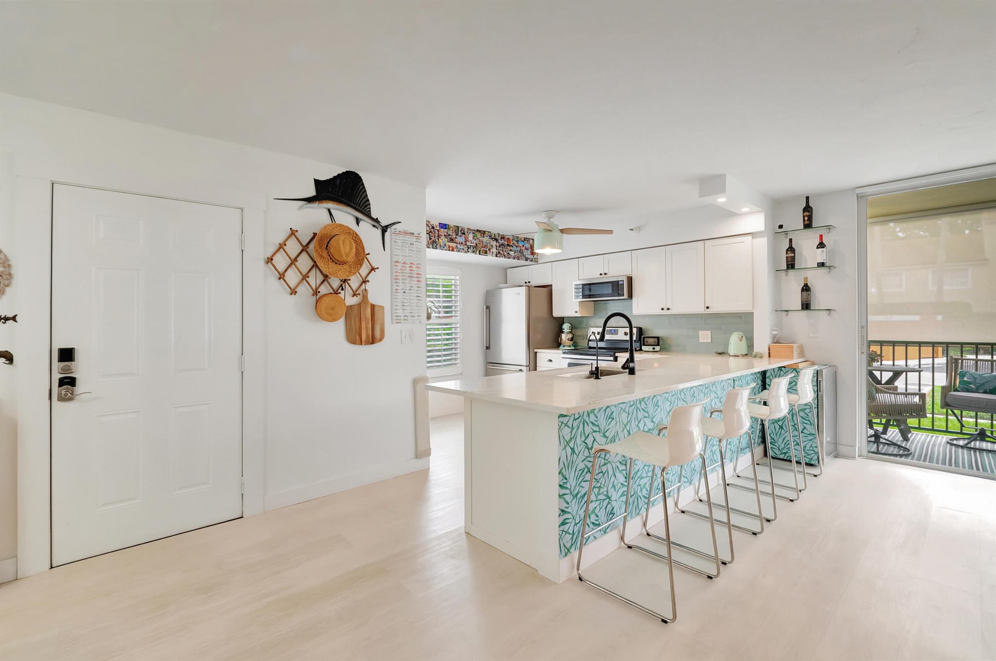 YACHT CLUB ON THE INTRACO - Residential