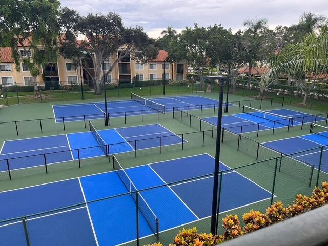 YACHT CLUB ON THE INTRACO - Residential