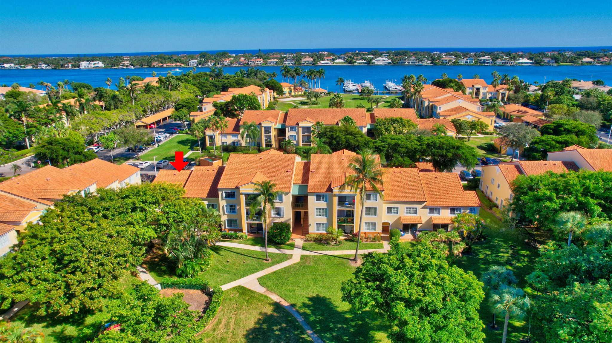 YACHT CLUB ON THE INTRACO - Residential