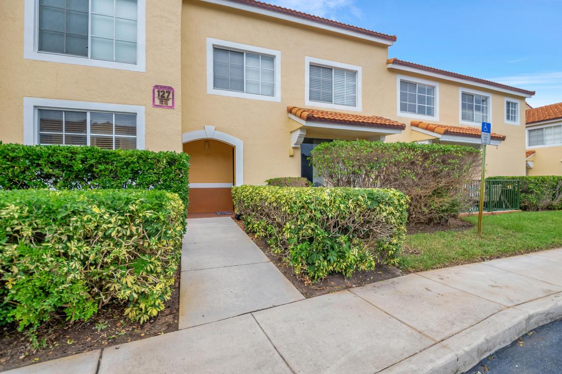 YACHT CLUB ON THE INTRACOASTAL - Residential