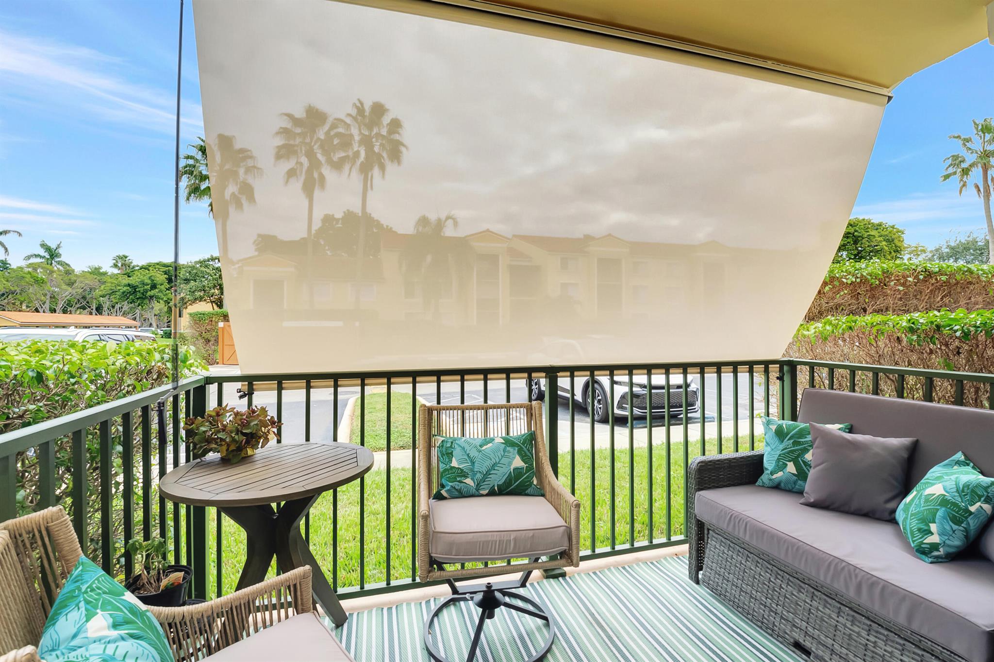 YACHT CLUB ON THE INTRACO - Residential