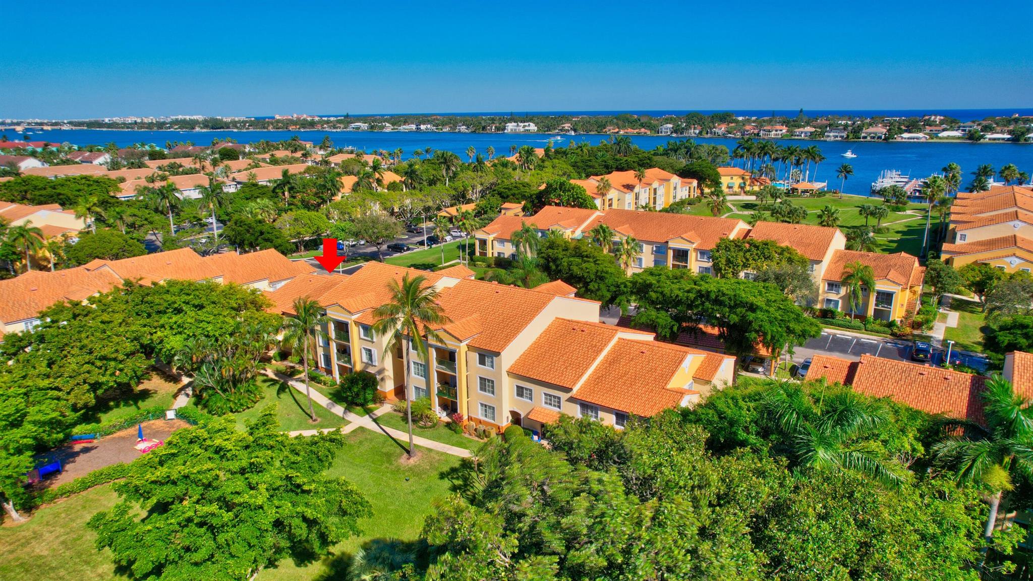 YACHT CLUB ON THE INTRACO - Residential