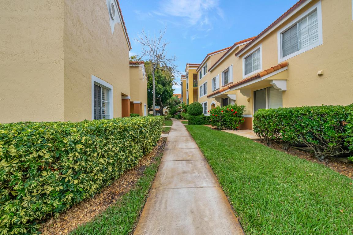YACHT CLUB ON THE INTRACOASTAL - Residential