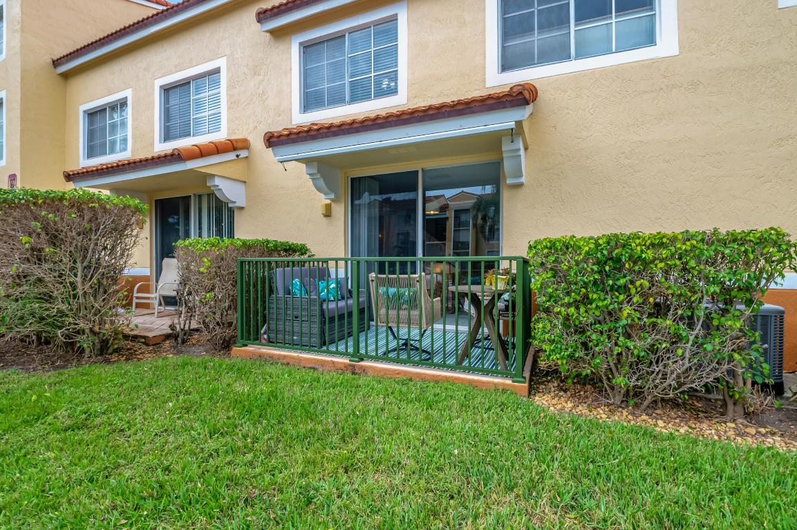 YACHT CLUB ON THE INTRACOASTAL - Residential