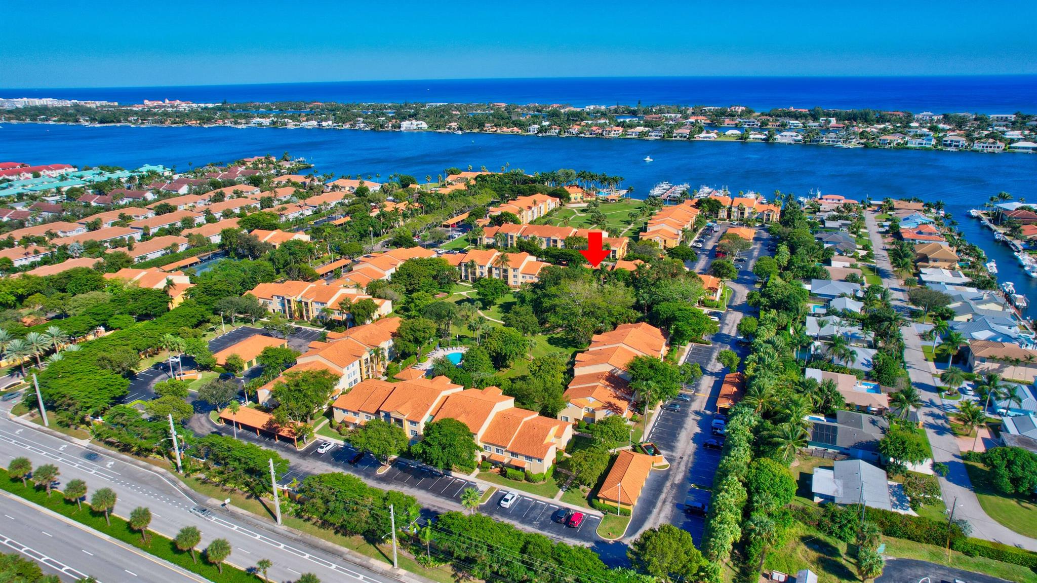 YACHT CLUB ON THE INTRACO - Residential
