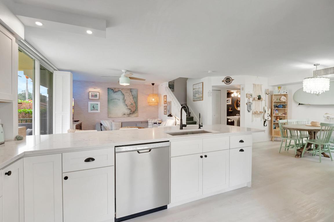 YACHT CLUB ON THE INTRACOASTAL - Residential