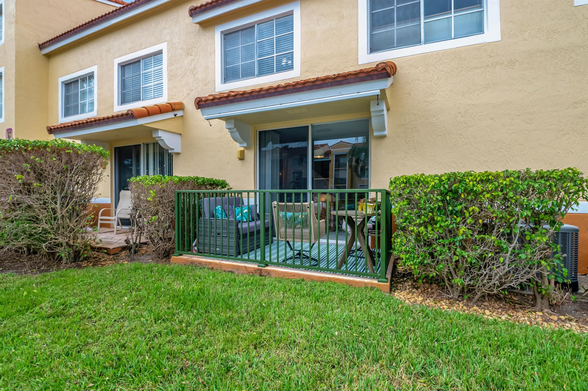 YACHT CLUB ON THE INTRACO - Residential