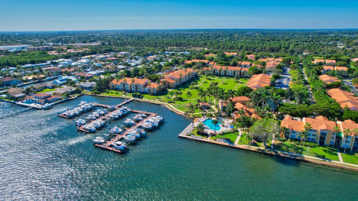 YACHT CLUB ON THE INTRACOASTAL - Residential