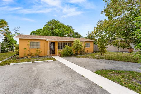 Property photo of 610 Sw 10th Court, Deerfield Beach, FL 33441