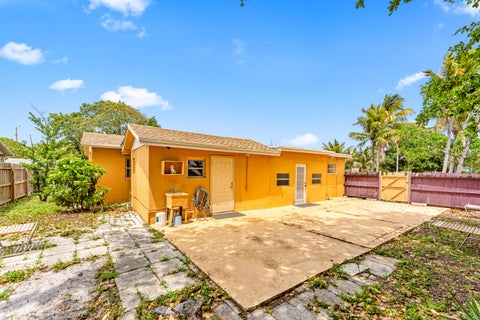 Tiny photo for 610 SW 10th Court, Deerfield Beach, FL 33441 (MLS # B26025061)