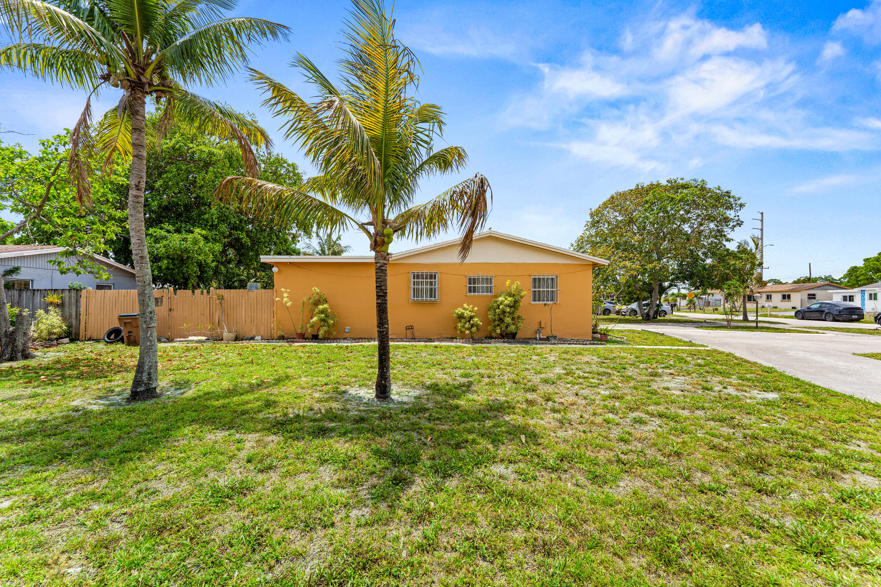 610 SW 10th Court