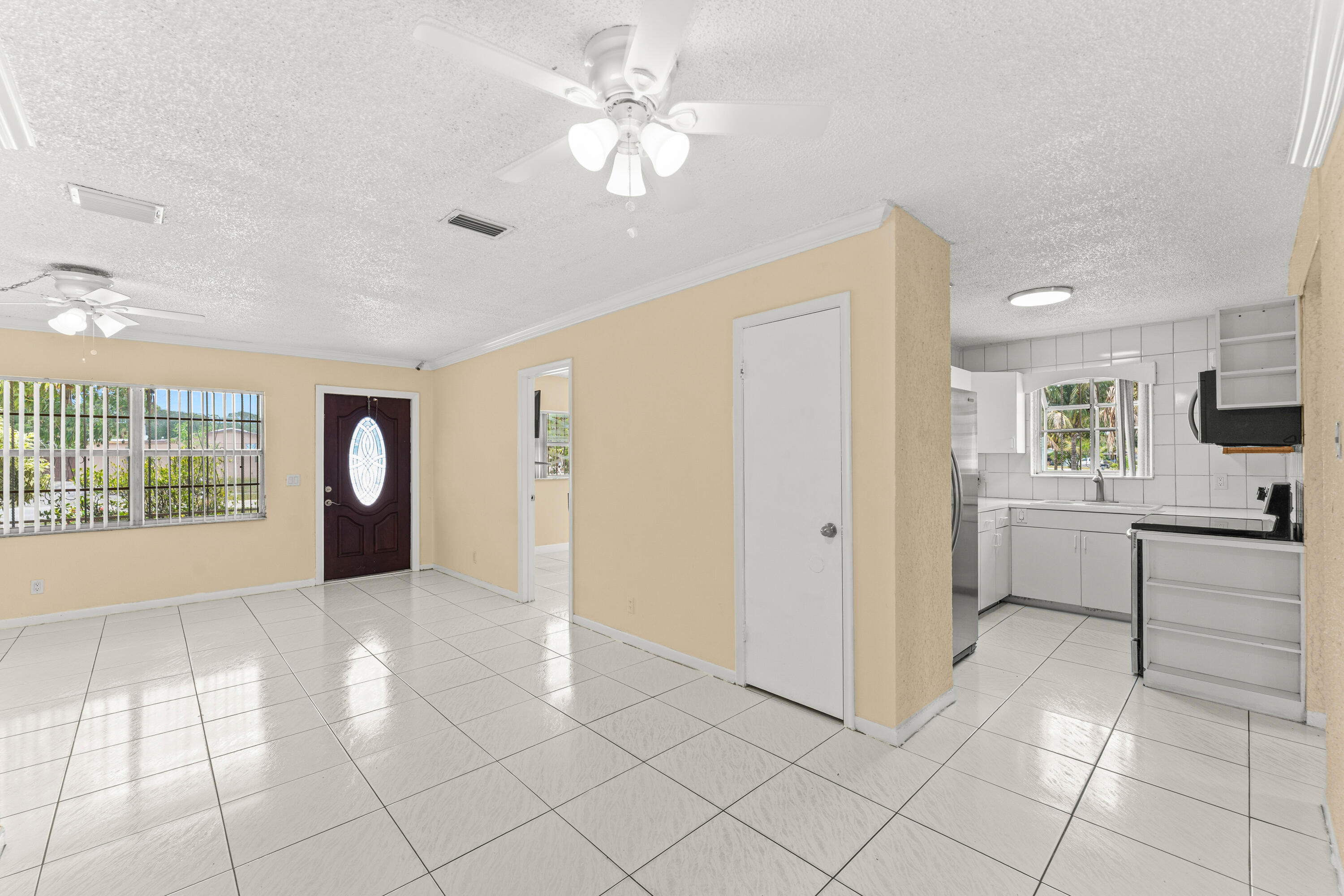 610 SW 10th Court
