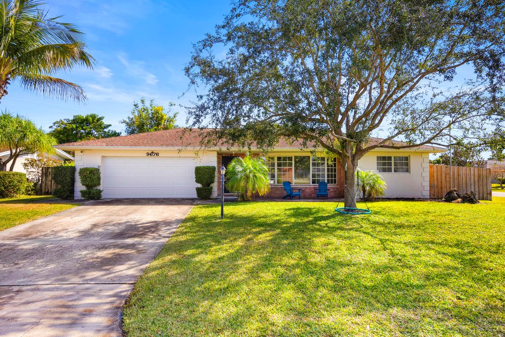 Photo of 9676 Heather Circle W, Palm Beach Gardens, FL 33410 (MLS # R11162647)