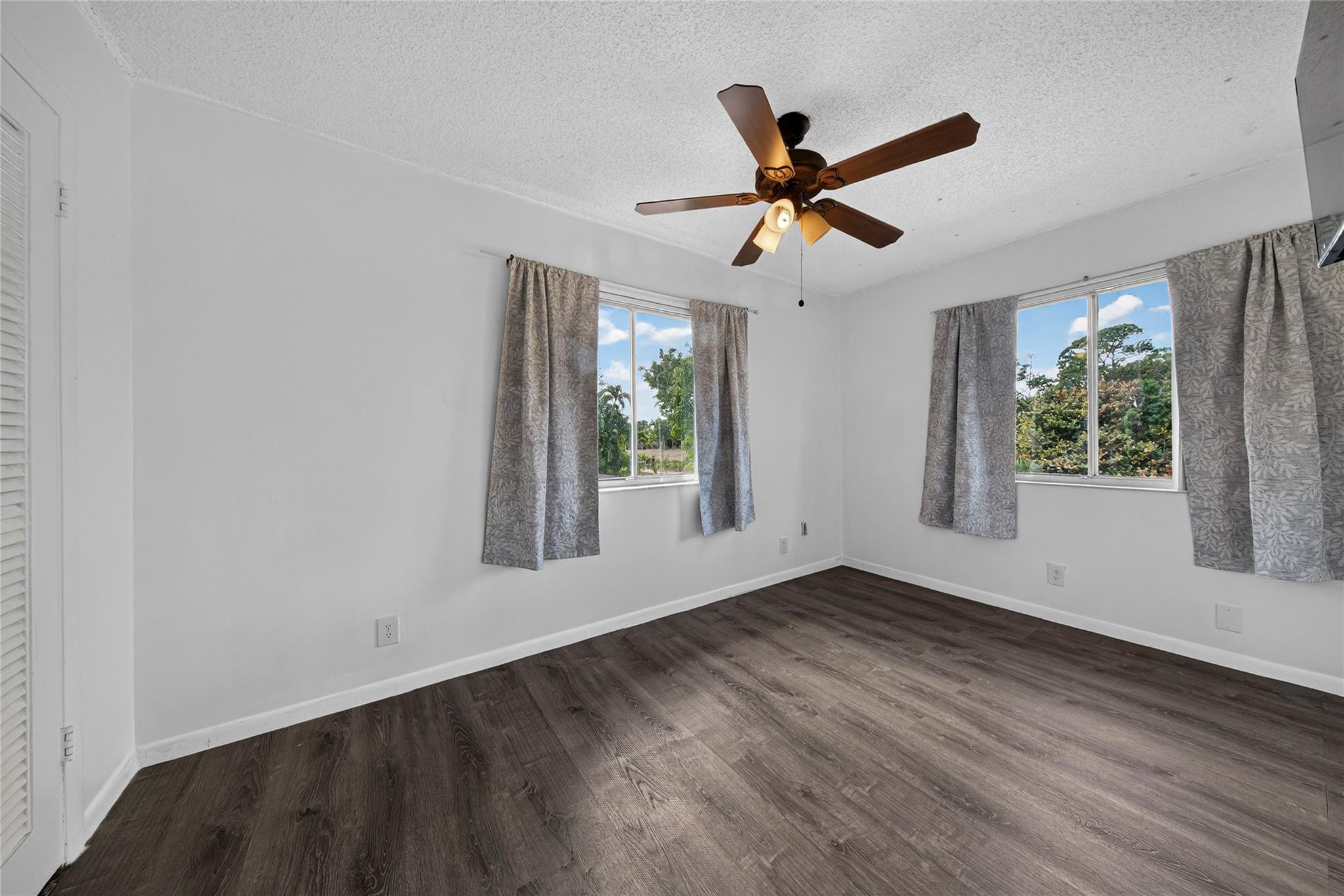 TOWNHOMES OF ORIOLE II - Residential