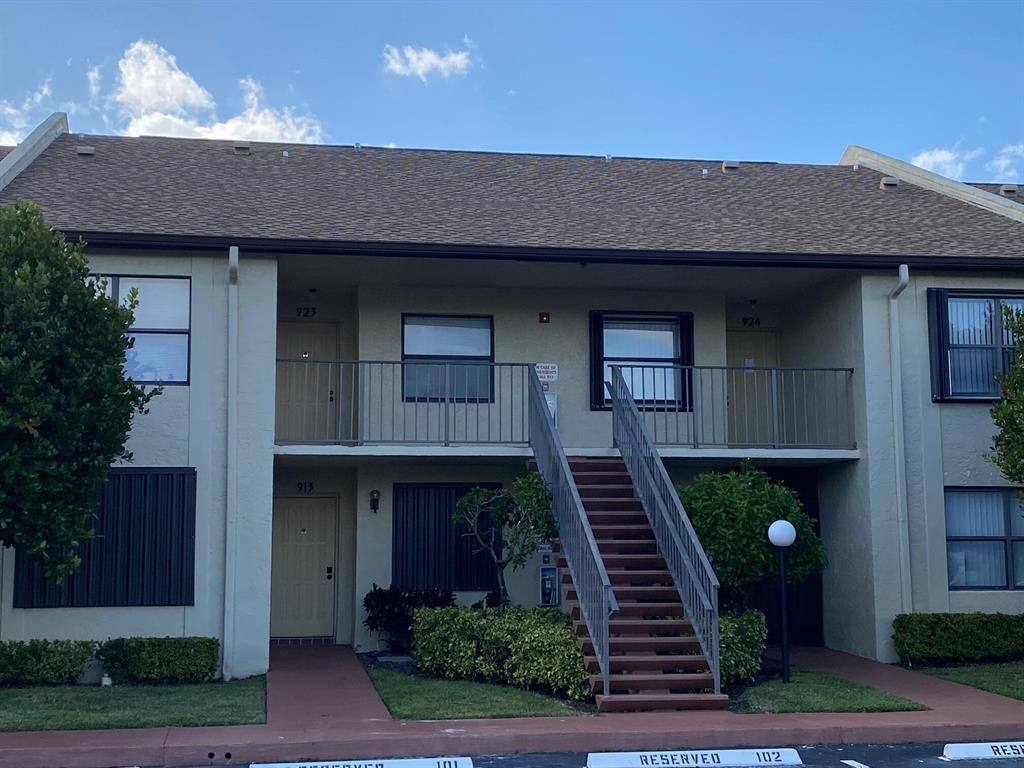 Photo of 7879 Willow Spring Drive Dr #923, Lake Worth Beach, FL 33467 (MLS # R10754288)