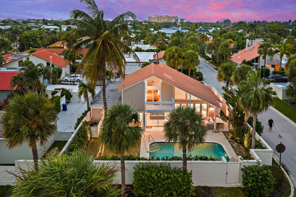 Photo of 101 W Tarpon Lane, Jupiter, FL 33477 (MLS # B26086832)